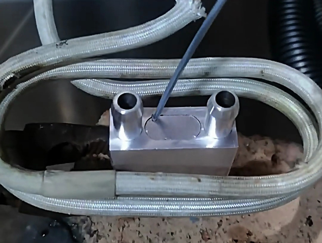 使用高頻焊機焊接鋁件，那么焊接鋁件就像喝水一樣簡單，簡單到有手就會